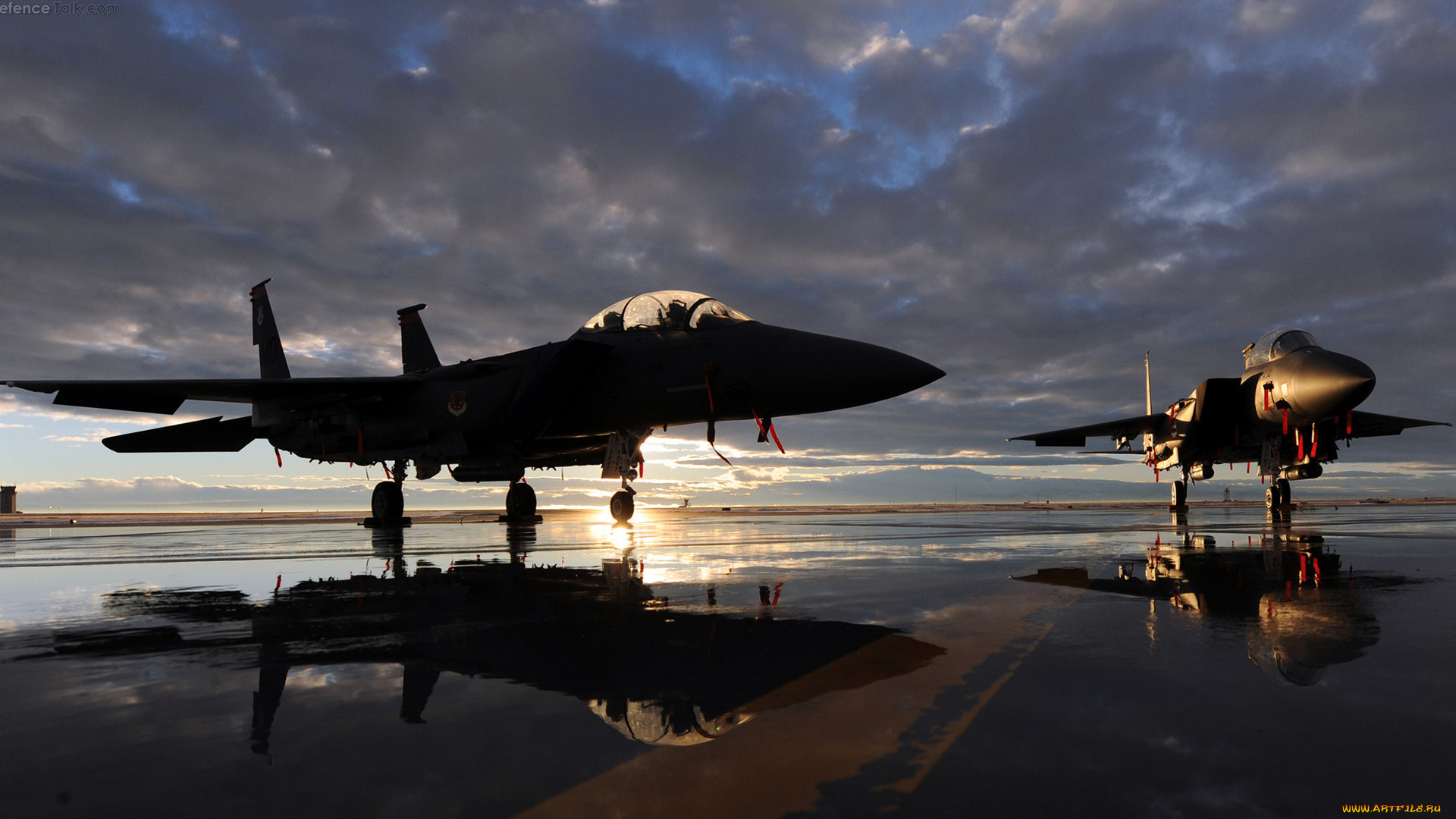 Обои Jet Fighter Авиация Боевые самолёты, обои для рабочего стола,  фотографии jet, fighter, авиация, боевые, самолёты, истребители, восход,  стоянка, аэродром Обои для рабочего стола, скачать обои картинки заставки  на рабочий стол.